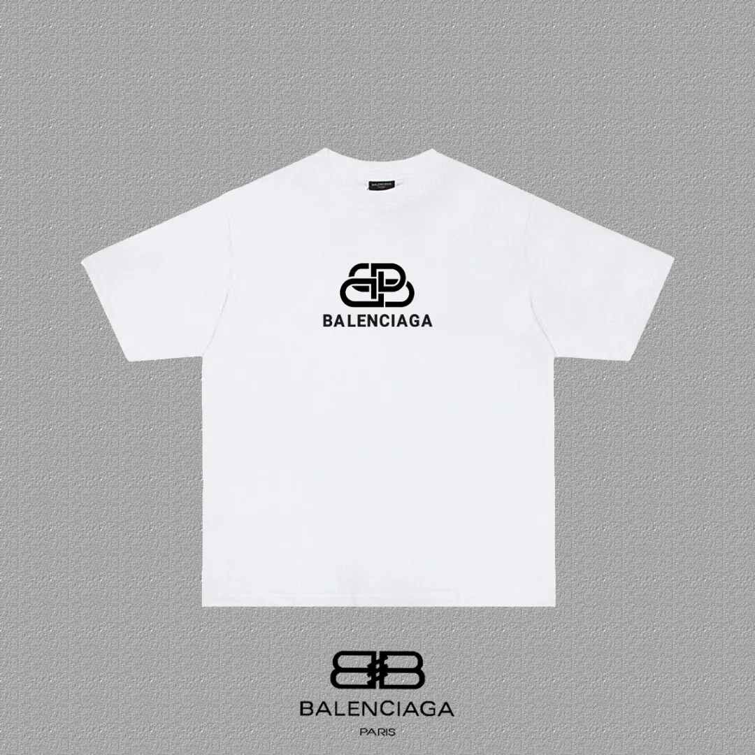 P80✨🔥 BALENCIAGA Paris Classic lock thick plate letter printed short-sleeved T-shirt. Custom-woven and dyed 280g combed cotton heavyweight fabric. Zero color difference in threads. Perfect details. Differentiate from the current currency version. Welcome to compare. Same Style for men and women. Must-sell in the picture above. Color: White Black Size: 1 2 3 4